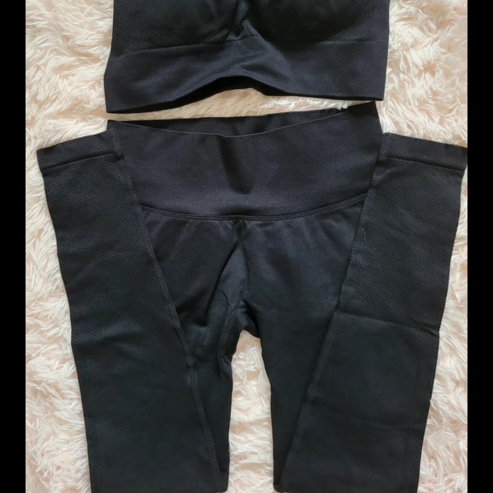 BRAND/NEW IN PACKAGING/2pc WOMEN'S WORKOUT SET/SIZE MEDIUM/BUTT LIFTING SUPPORT